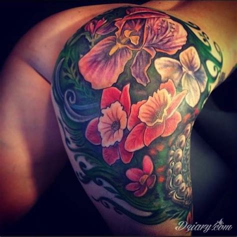 floral butt tattoo|160 ideias de Flower tattoo 